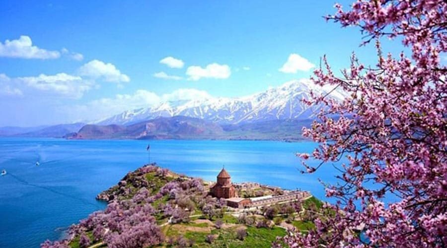 دریاچه وان و جزایر زیبایش دریاچه وان و جزایر زیبایش